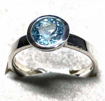 Silber Ring mit blauem Topas, 7x7mm, Größe 56